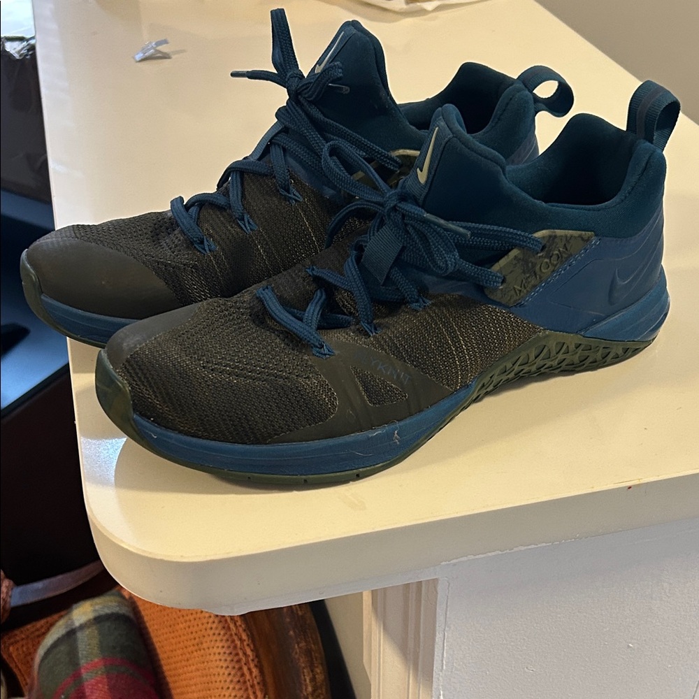 Nike Metcon Flyknit Black and Dark Blue Sneakers